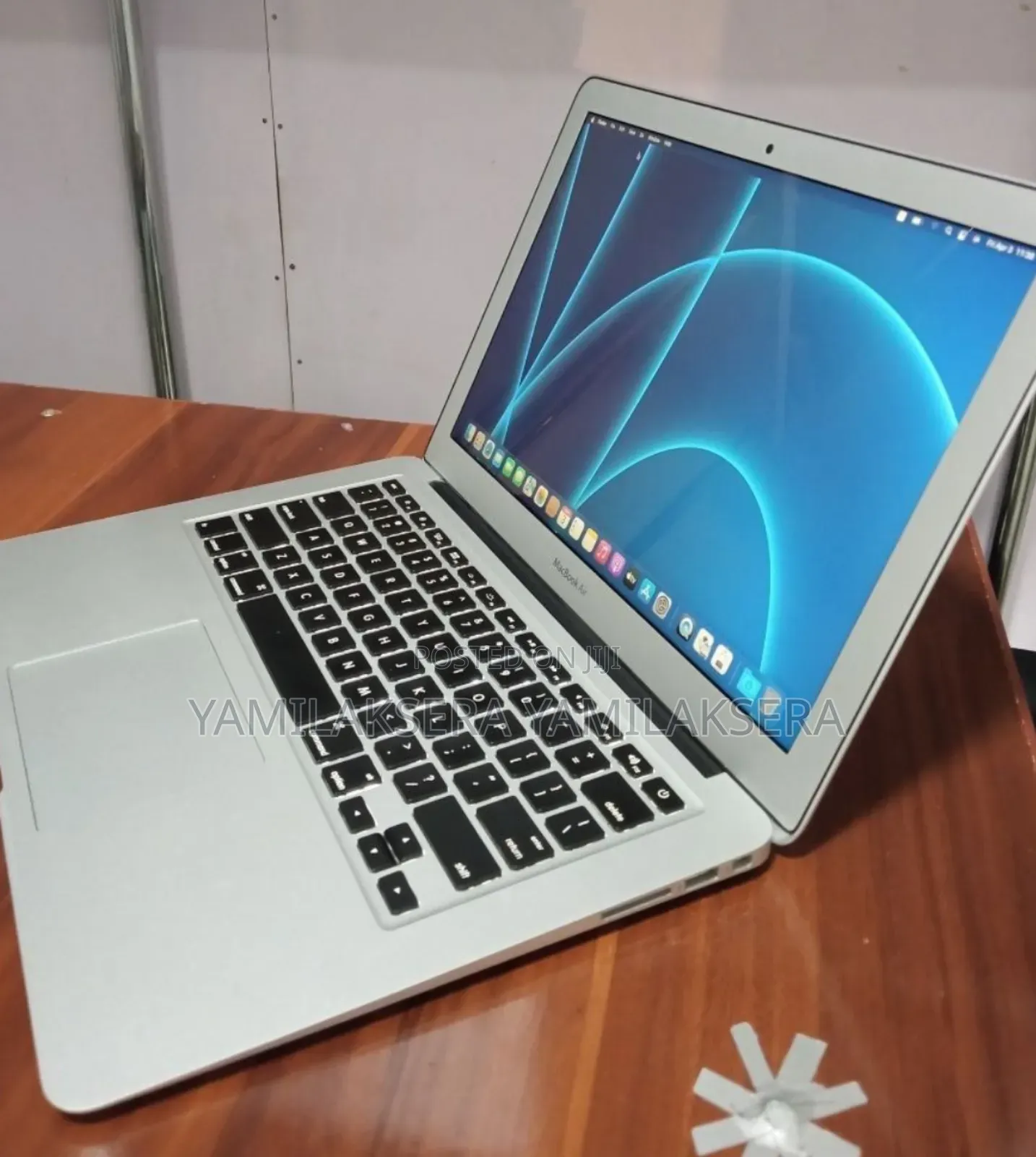 New Laptop Apple MacBook 2015 8GB Intel Core i5 SSD 128GB