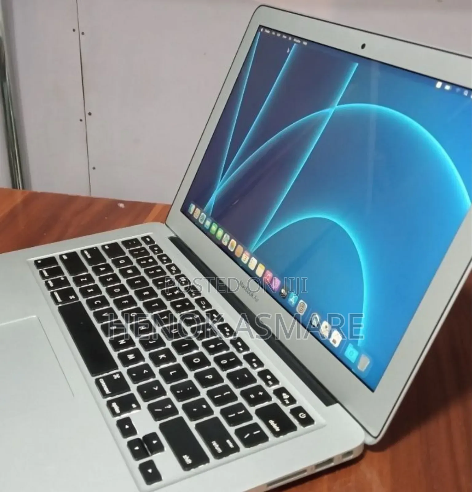New Laptop Apple MacBook 8GB Intel Core i5 SSD 128GB
