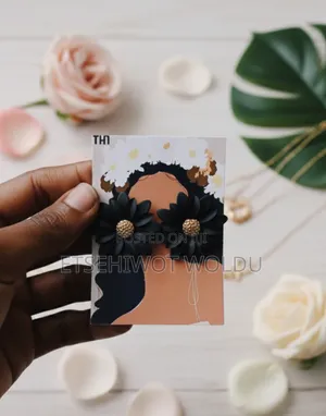 ማራኪ የሴቶች የጌጣጌጥ ስብስብ - ለራስሽ ወይም ለስጦታ የሚሆን"