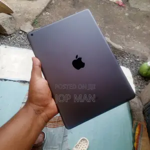 Apple iPad 10.2 (2021) 64 GB Black