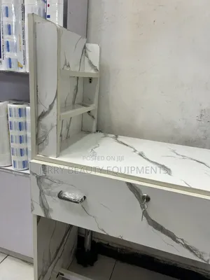 Manicure Table የጥፍር መስሪያ ጠረጴዛ