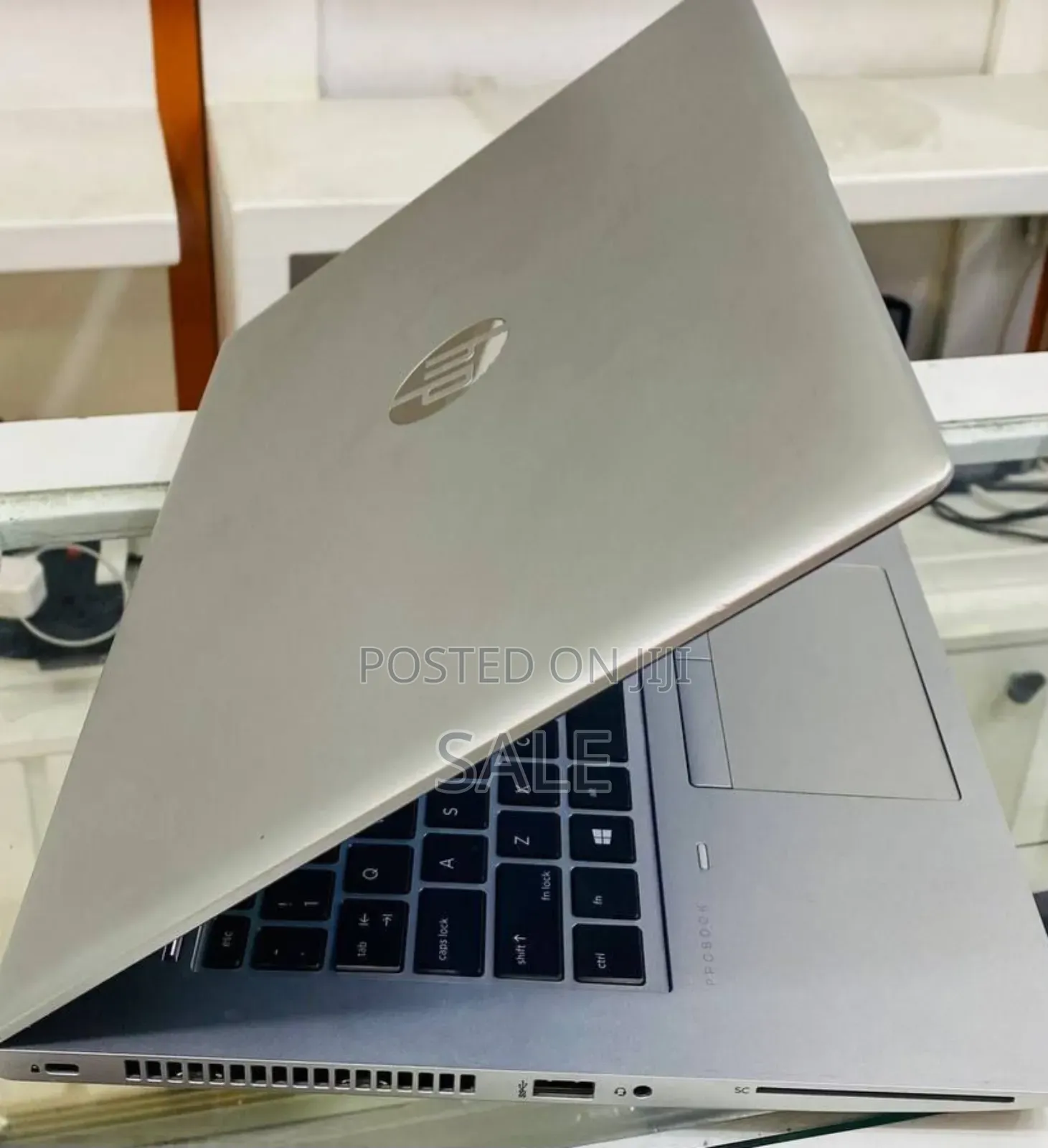 New Laptop Apple MacBook Pro 2019 8GB Intel Core i5 SSD 256GB