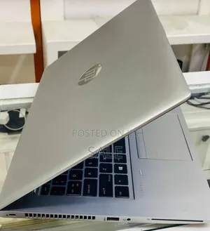 New Laptop Apple MacBook Pro 2019 8GB Intel Core i5 SSD 256GB