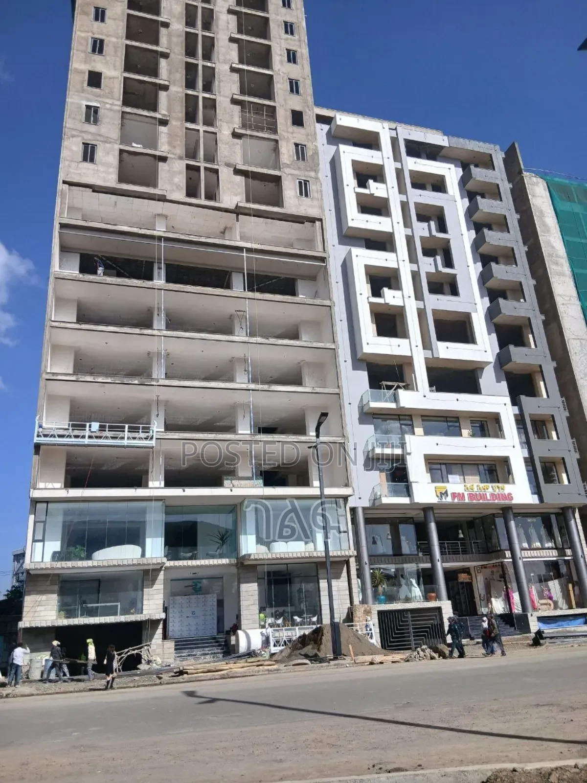 ቦሌ መድሃኒያለም ዋና አስፓልት ላይ 94 ካሬ ባለ 2 መኝታ 2 መታጠቢያ