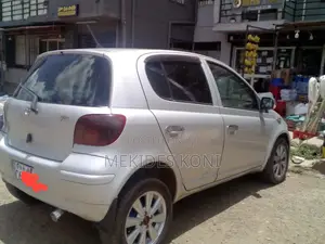 Toyota Vitz 2004 Silver