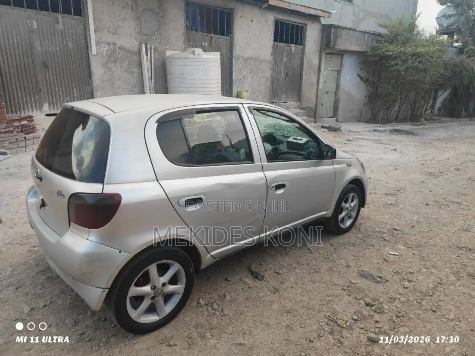 Toyota Vitz 2004 Silver