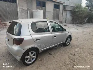 Toyota Vitz 2004 Silver