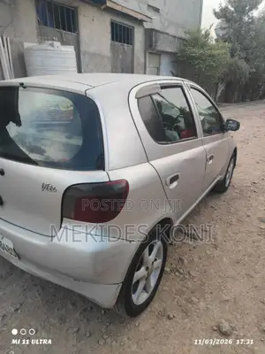 Toyota Vitz 2004 Silver