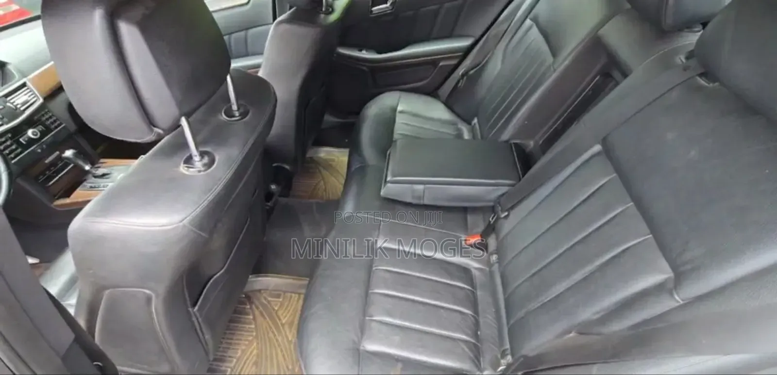 Mercedes-Benz E200 2011 Blue