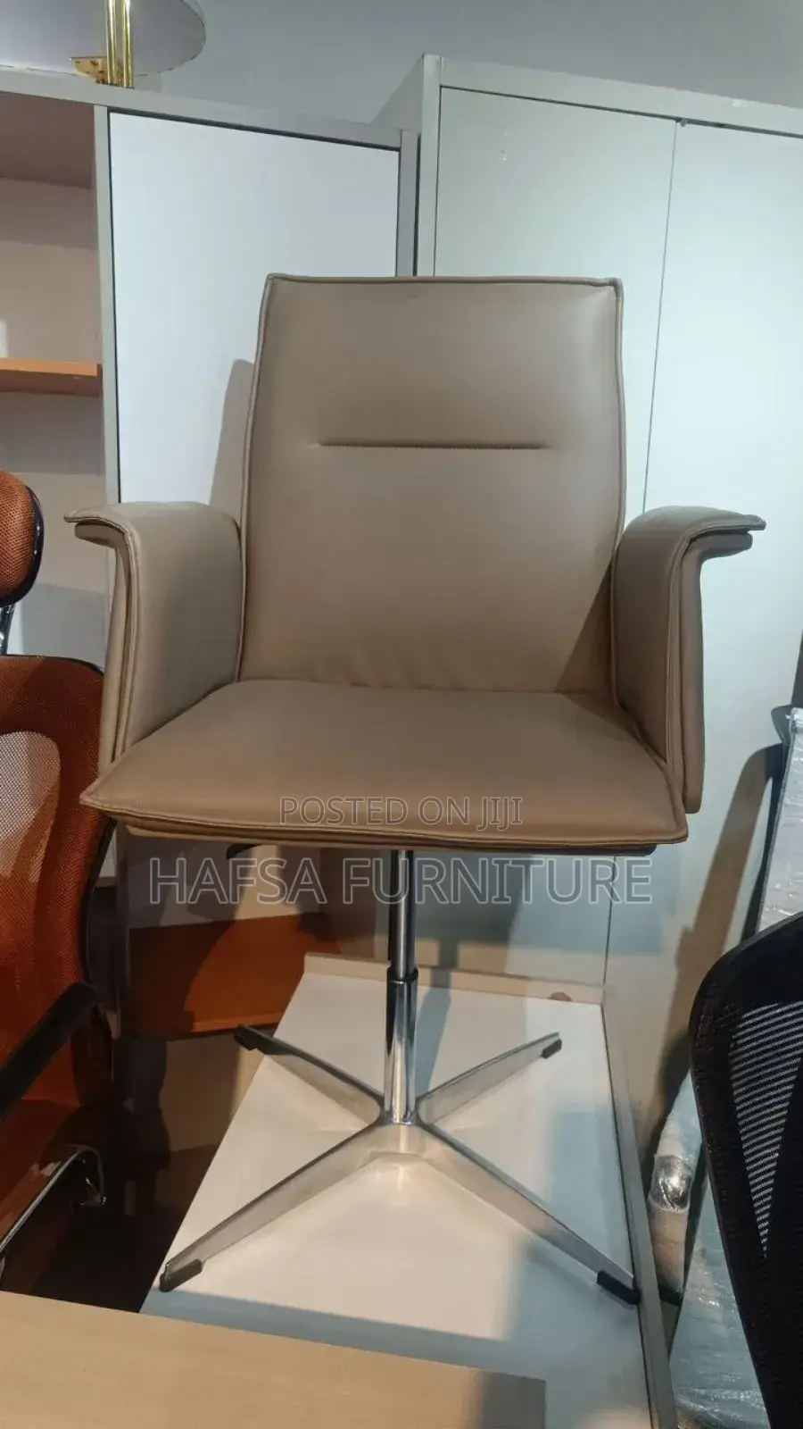 Gust Chair for in Front of Manager