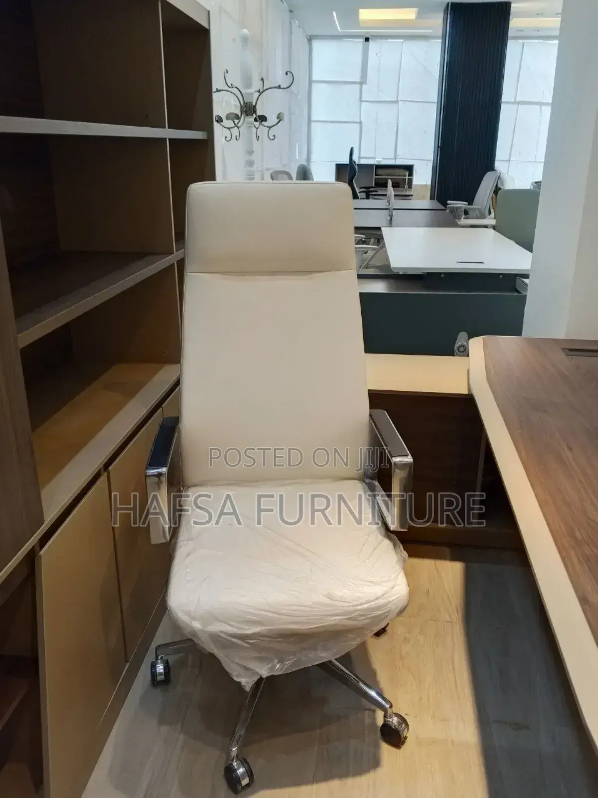 Haf Lezer Managerial Chair