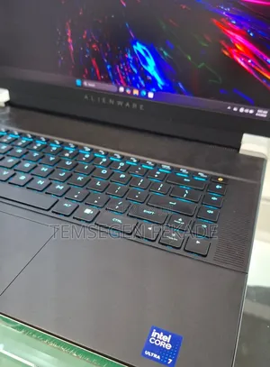 New Laptop Alienware M15 r3 16GB Intel Core Ultra 7 SSD 1T