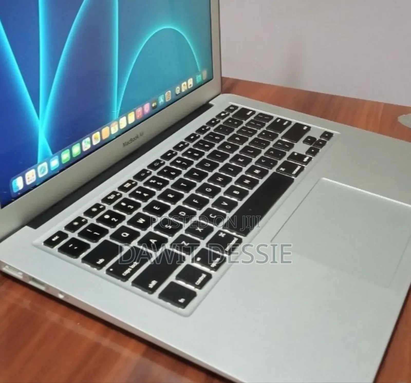 New Laptop Apple MacBook 2015 8GB Intel Core i5 SSD 128GB