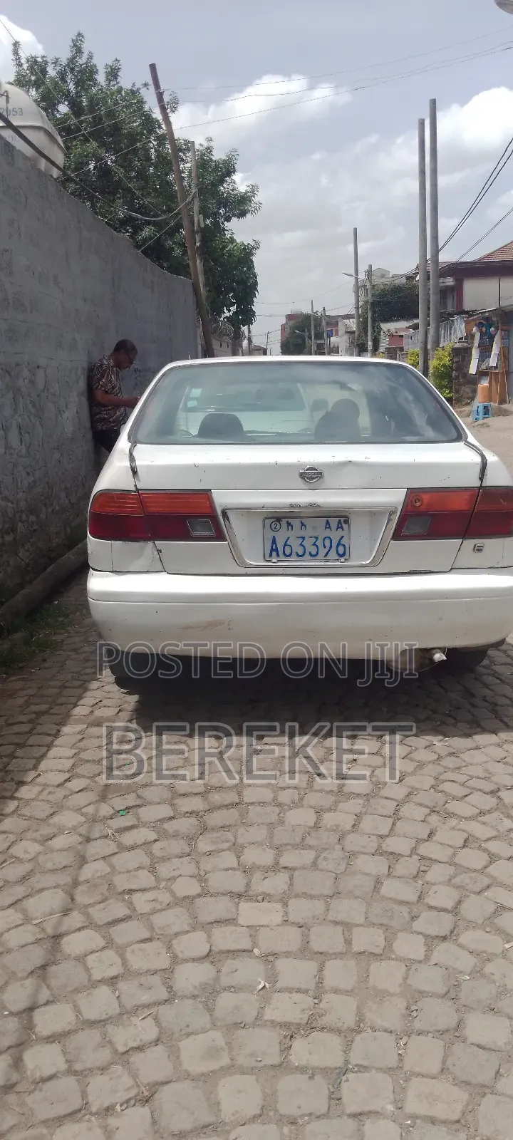Nissan Sunny 1996 White