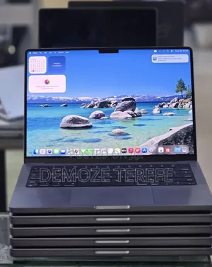New Apple MacBook Pro 2023 M3 14-inch 32GB Intel Core i7 SSD 512GB