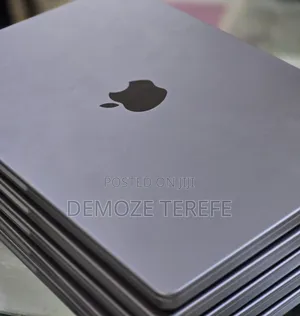 New Apple MacBook Pro 2023 M3 14-inch 32GB Intel Core i7 SSD 512GB