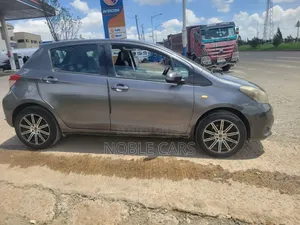 Toyota Yaris 2012 Gray