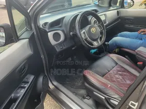 Toyota Yaris 2012 Gray
