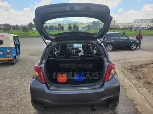 Toyota Yaris 2012 Gray