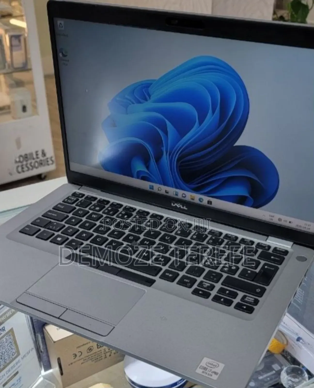 New Laptop Airis 16GB Intel Xeon SSD 512GB