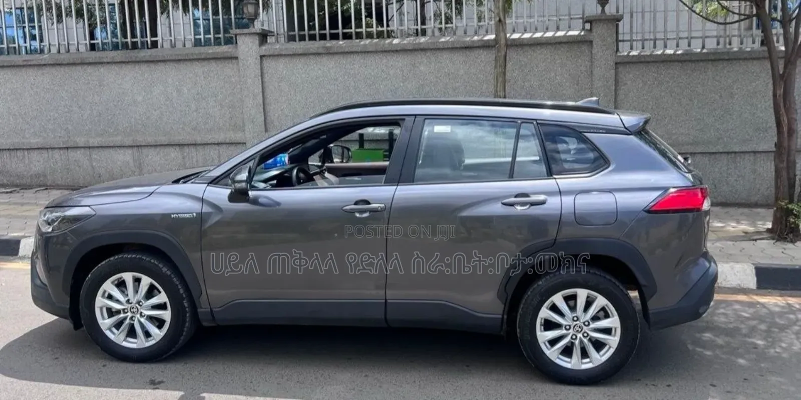 Toyota Corolla Cross Hybrid 2024 Maroon