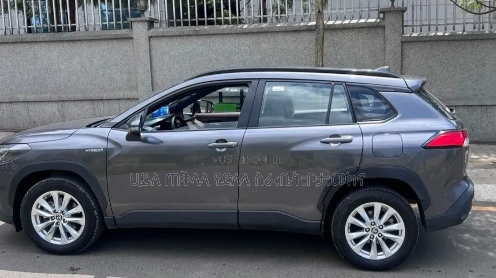 Toyota Corolla Cross Hybrid 2024 Maroon