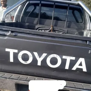 Toyota Hilux 2010 Maroon