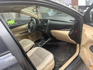 Toyota Yaris 2021 Gray