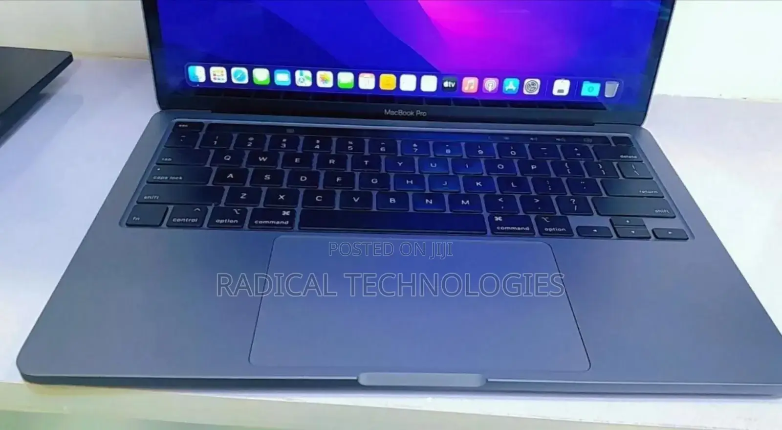 New Laptop Apple MacBook Pro 2020 M1 16GB Intel Core i5 SSD 512GB