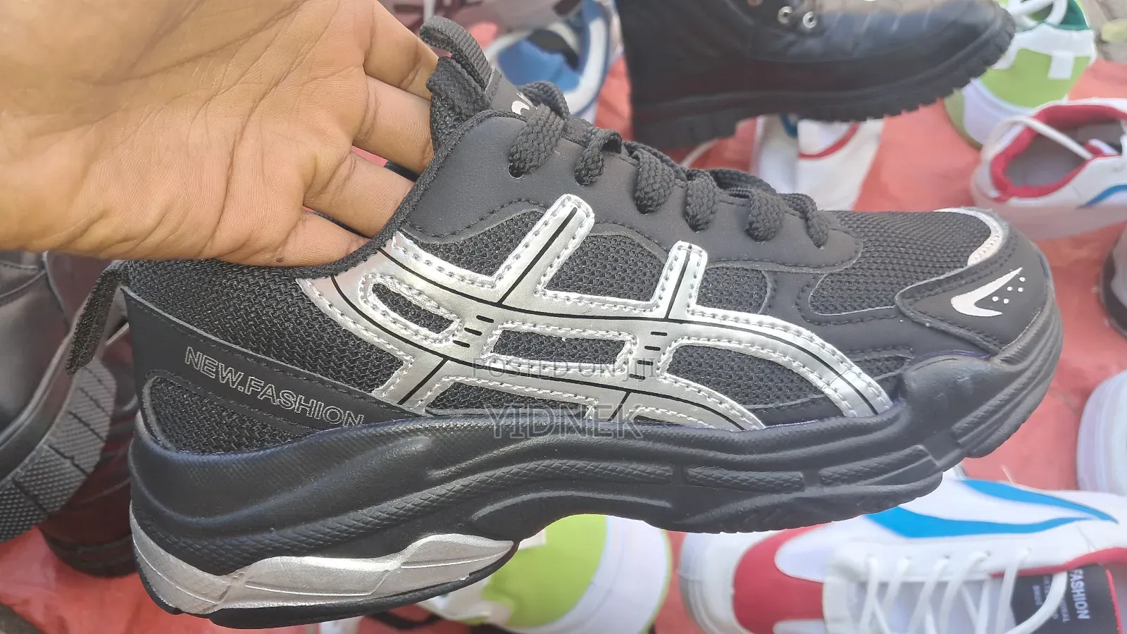Shose Tekara Cama