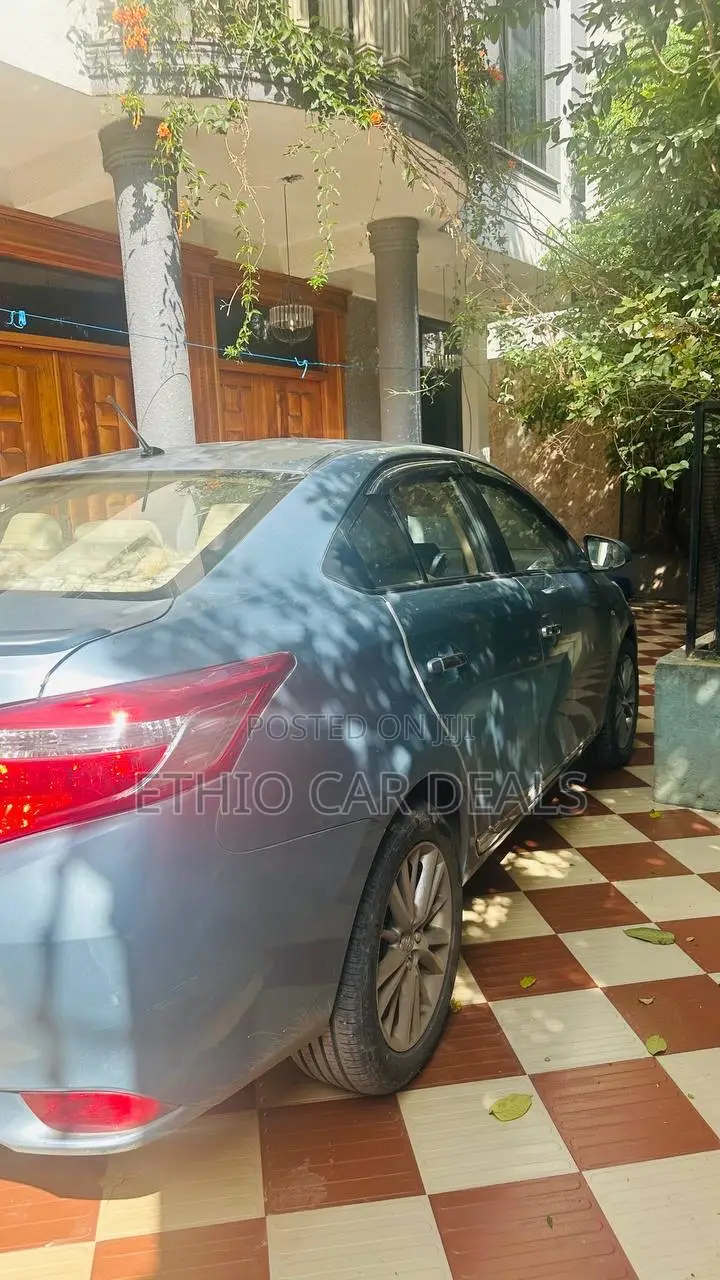 Toyota Yaris 2015 Blue