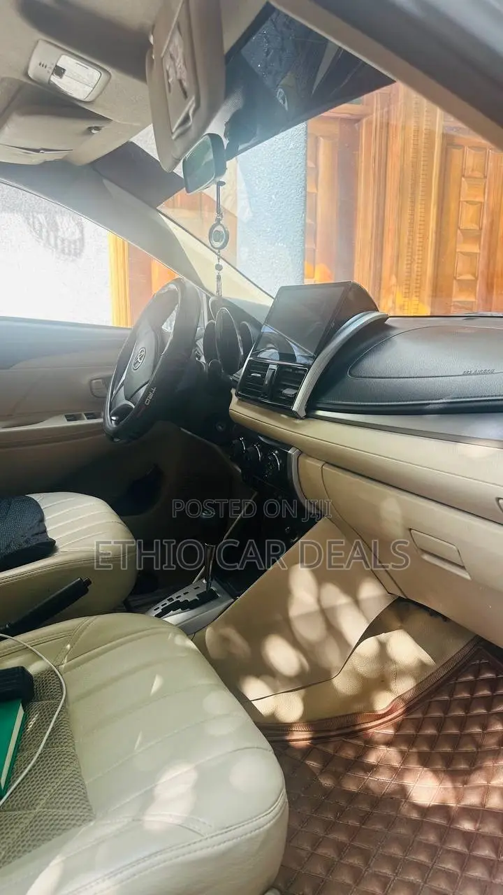 Toyota Yaris 2015 Blue