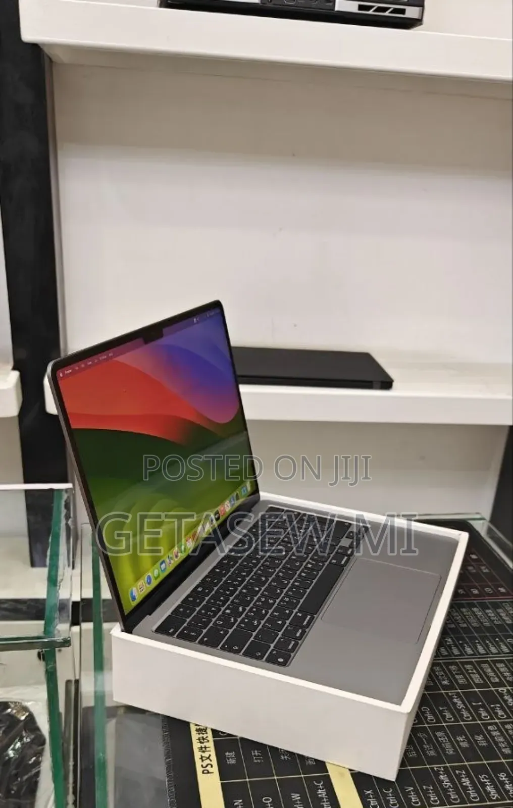 New Laptop Apple MacBook Air 2022 M2 8GB Intel Core M2 SSD 512GB