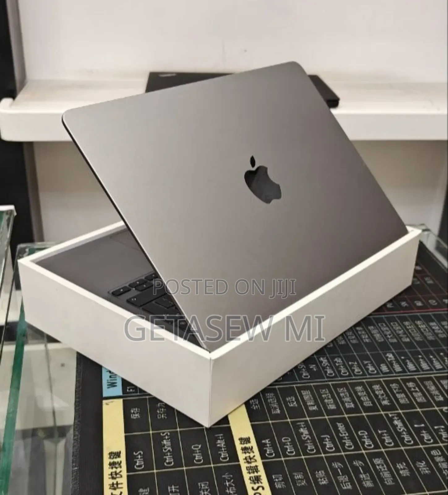 New Laptop Apple MacBook Air 2022 M2 8GB Intel Core M2 SSD 512GB