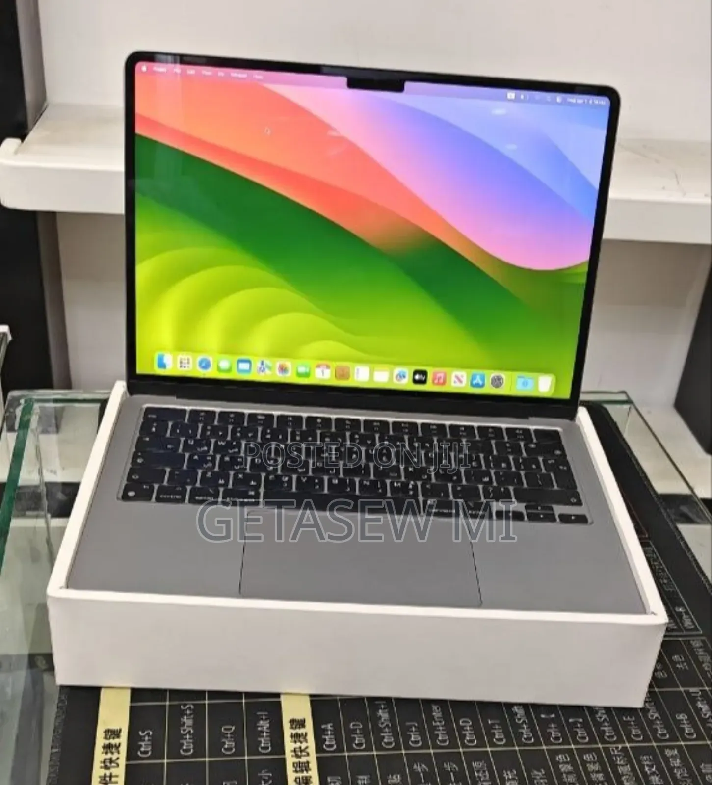 New Laptop Apple MacBook Air 2022 M2 8GB Intel Core M2 SSD 512GB