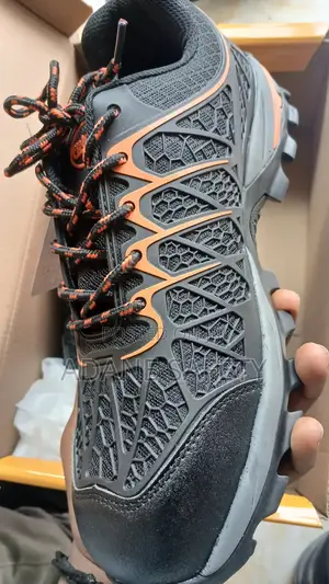 ፋይንደር ዘናጭ ሴፍቲ ጫማ Finder Safety Shoe Lightweight And Stylish