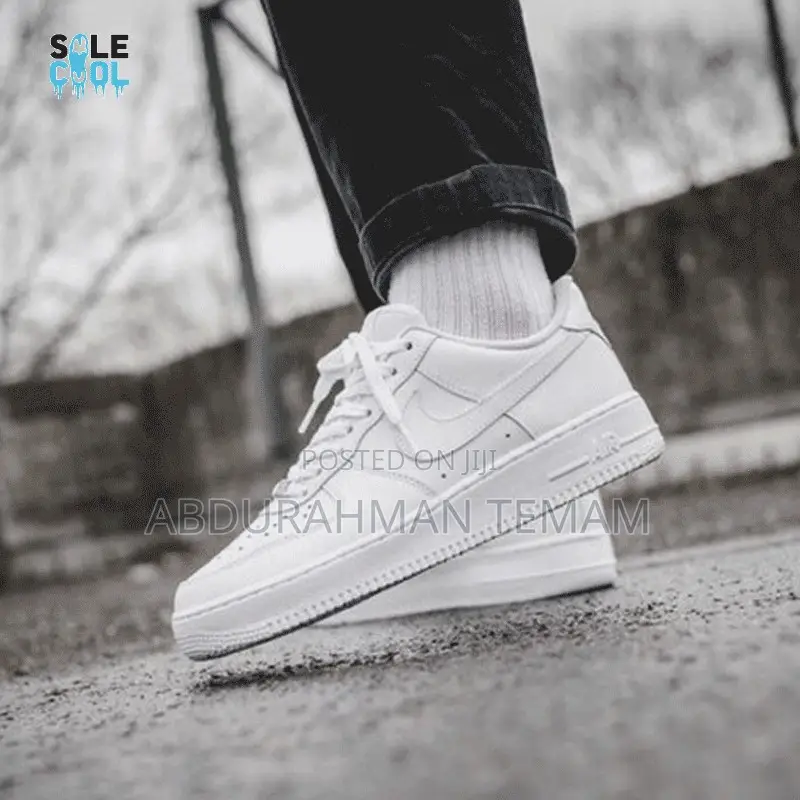 Nike Air Shoesጥቁር እና ነጭ ብቻ ይደውል እስከ 5km ያሉበት ቦታ እናደርሳለን