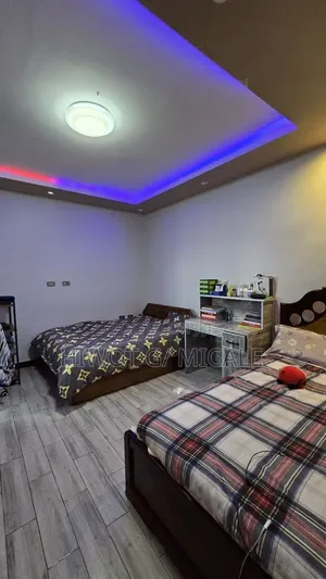 5bdrm House in ዳዋት, Bole for sale