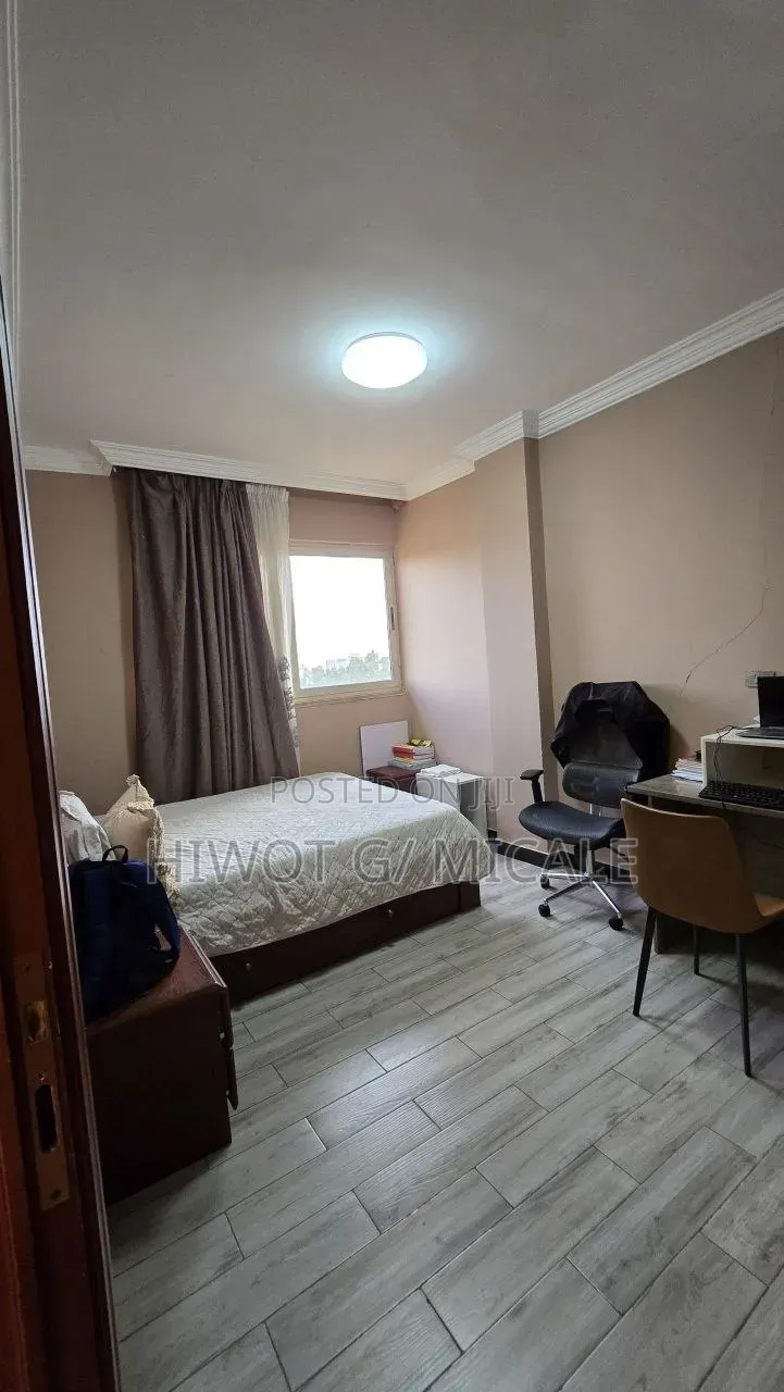 5bdrm House in ዳዋት, Bole for sale