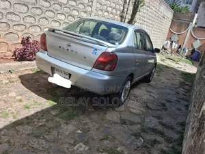 Toyota Platz 2001 Silver