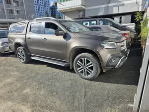 Mercedes-Benz X Class 2018 Brown
