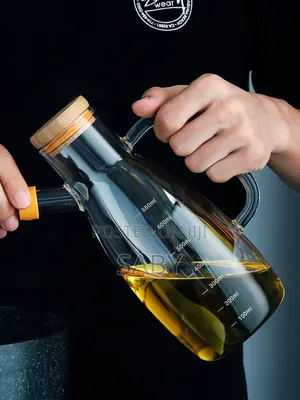 Hot Seeling 900ml Kitchen Glass Oil Bottle