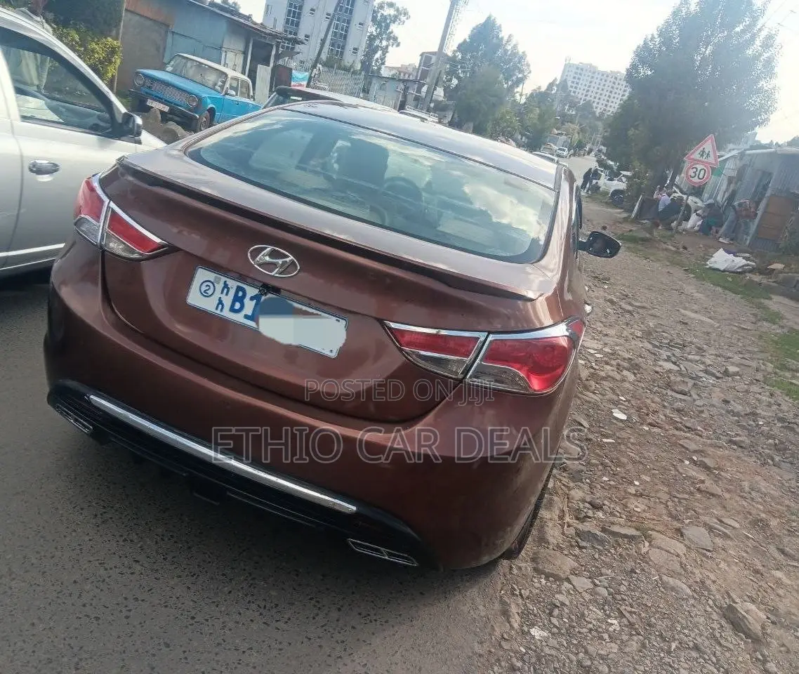Hyundai Avante 2012 Brown