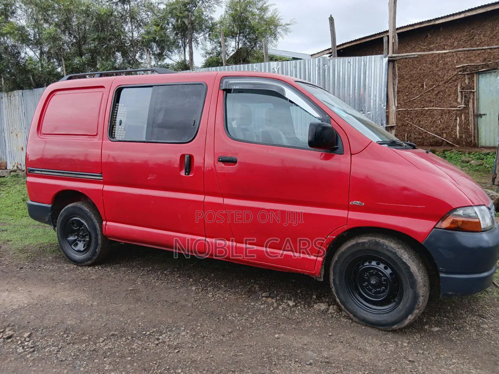 Toyota HiAce 2005 Red
