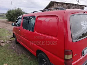 Toyota HiAce 2005 Red