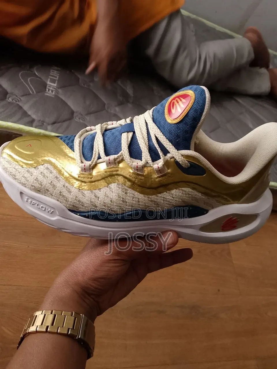 Curry Basketball Shoe