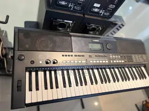 Yamaha PSR E433 Piano Keyboard