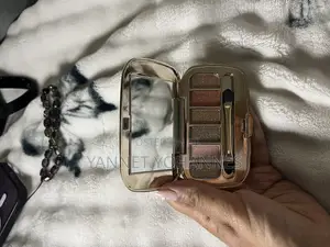 6-Color Glitter Eyeshadow Palette With Mirror Brush