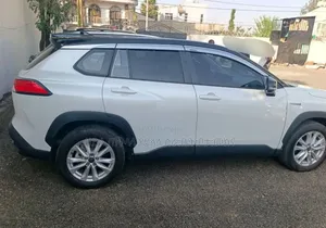 Toyota Corolla Cross Hybrid 2024 Ivory