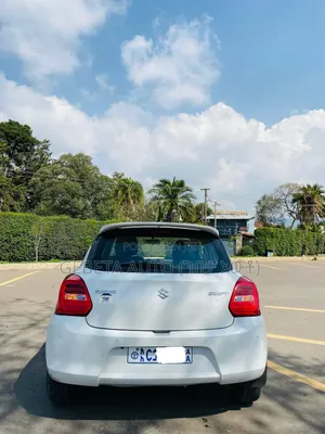 Suzuki Swift 2022 White